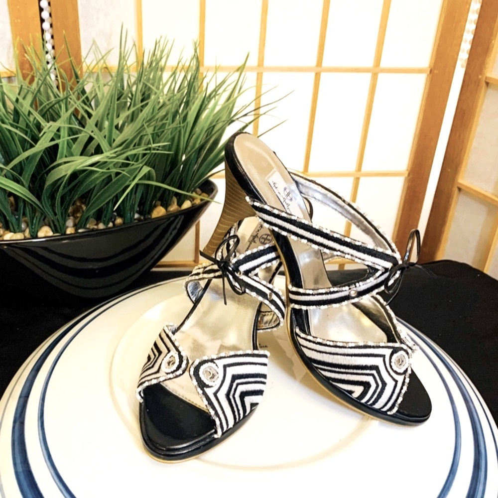 SLIP ON PEEP TOE HEELS